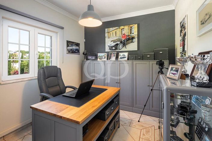 Image No.8-4 Bed House for sale