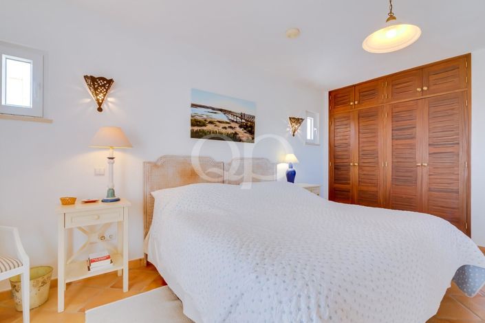 Image No.18-4 Bed House for sale