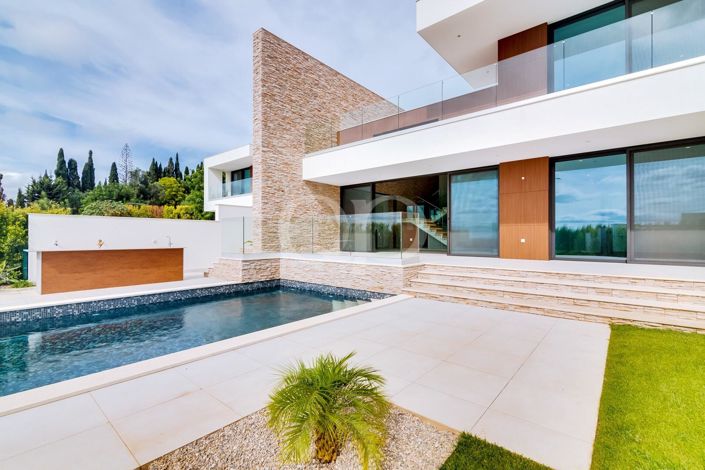 Image No.10-3 Bed House for sale