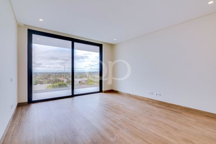 Image No.14-3 Bed House for sale