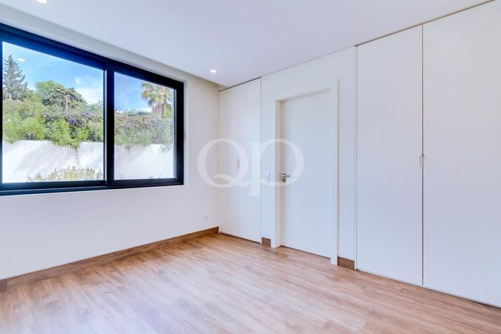 Image No.18-3 Bed House for sale