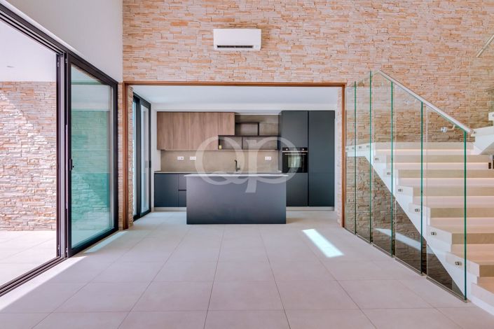 Image No.2-3 Bed House for sale