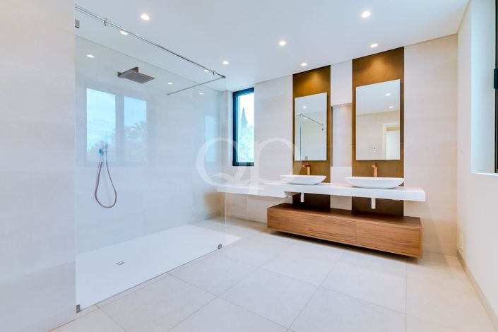 Image No.7-3 Bed House for sale