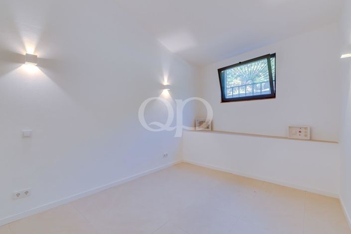 Image No.10-3 Bed House for sale