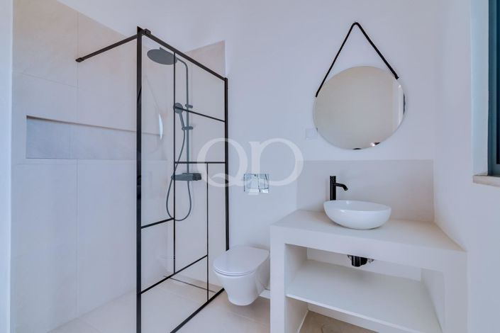 Image No.17-3 Bed House for sale