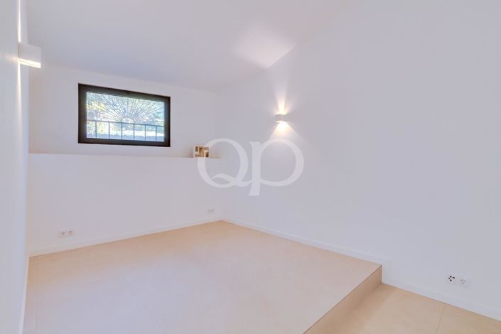 Image No.19-3 Bed House for sale