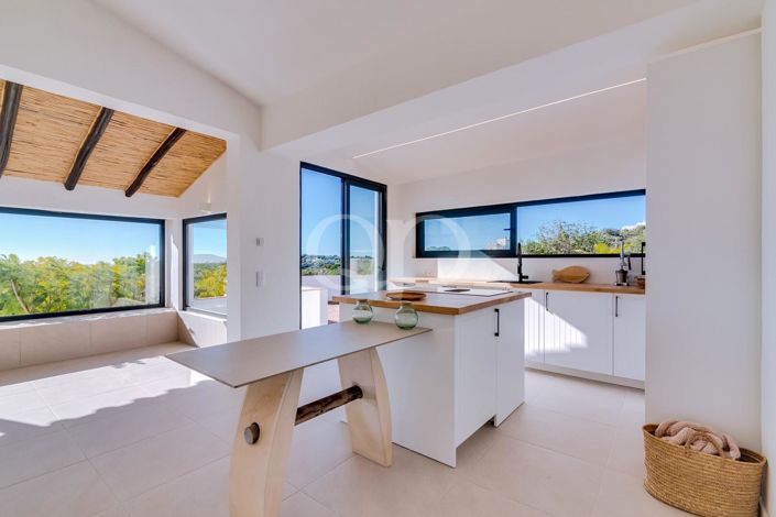 Image No.3-3 Bed House for sale