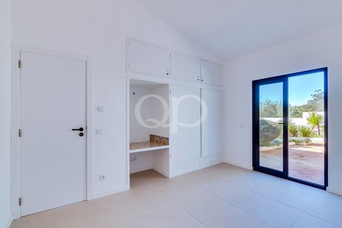 Image No.8-3 Bed House for sale