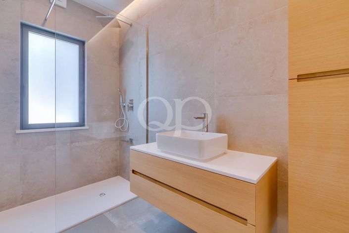 Image No.23-4 Bed House for sale