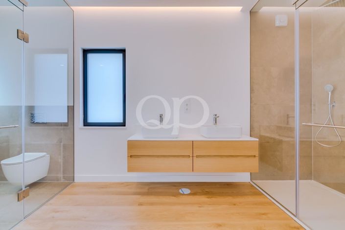 Image No.5-4 Bed House for sale