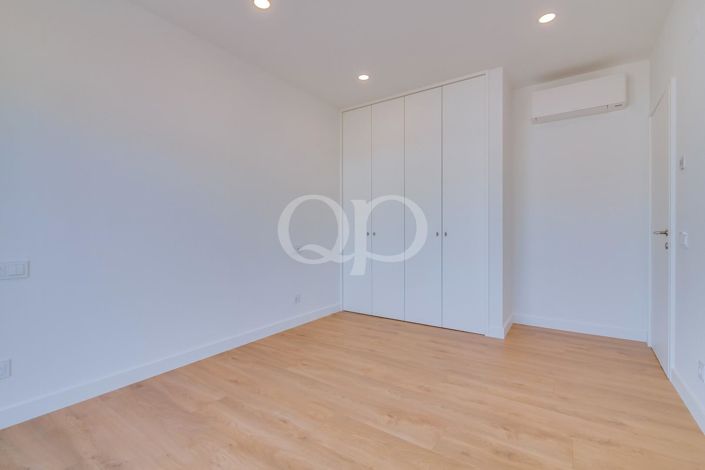 Image No.60-4 Bed House for sale