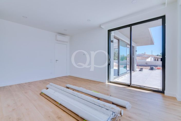 Image No.70-4 Bed House for sale