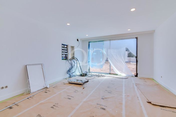 Image No.72-4 Bed House for sale