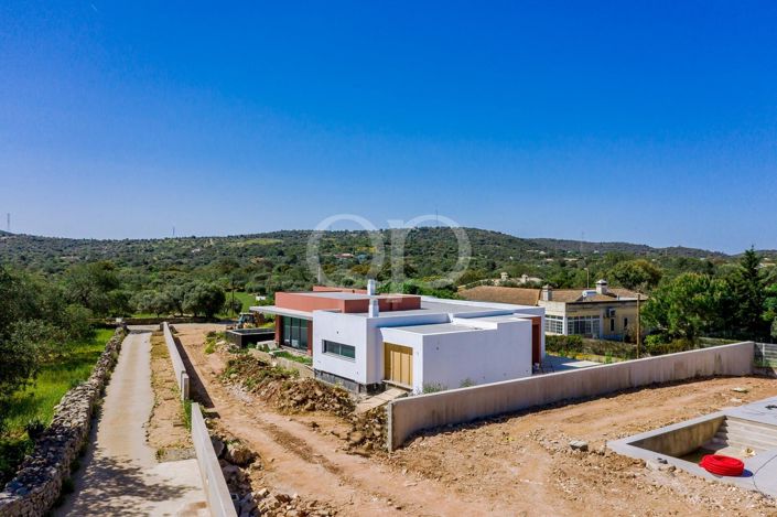 Image No.8-4 Bed House for sale