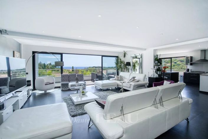 Image No.1-9 Bed House for sale