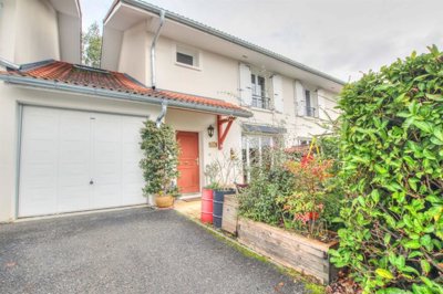 1 - Saint-Genis-Pouilly, House