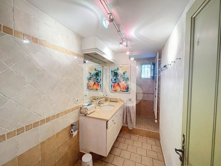 Image No.10-5 Bed House for sale