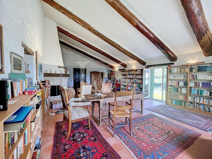 Image No.5-5 Bed House for sale