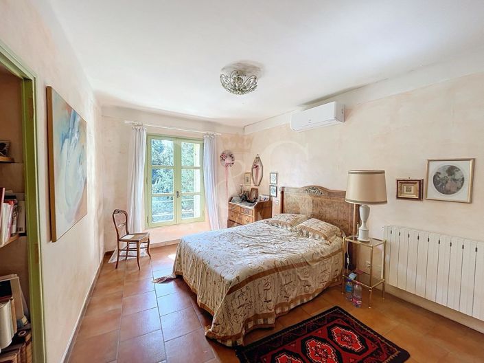 Image No.8-5 Bed House for sale