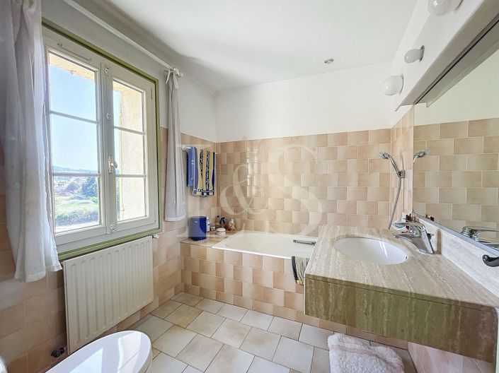 Image No.9-5 Bed House for sale