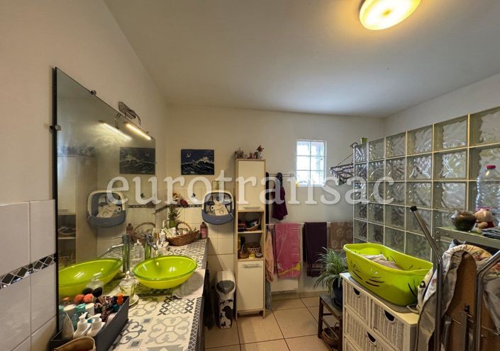 Image No.11-2 Bed House for sale