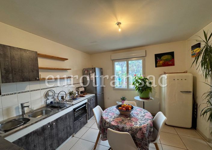 Image No.4-2 Bed House for sale