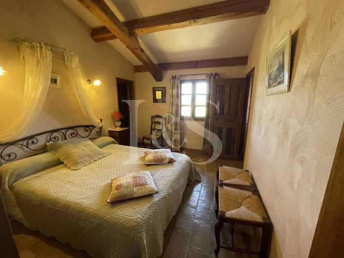 Image No.24-7 Bed House for sale