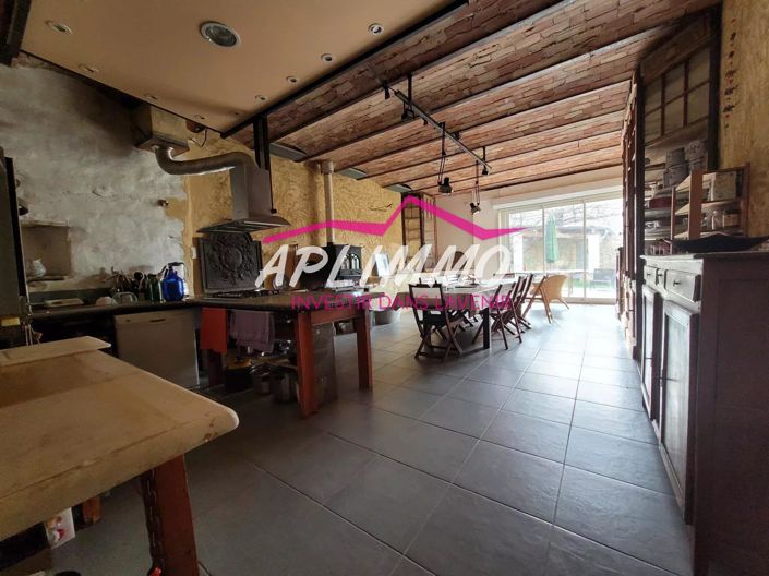 Image No.5-9 Bed House for sale