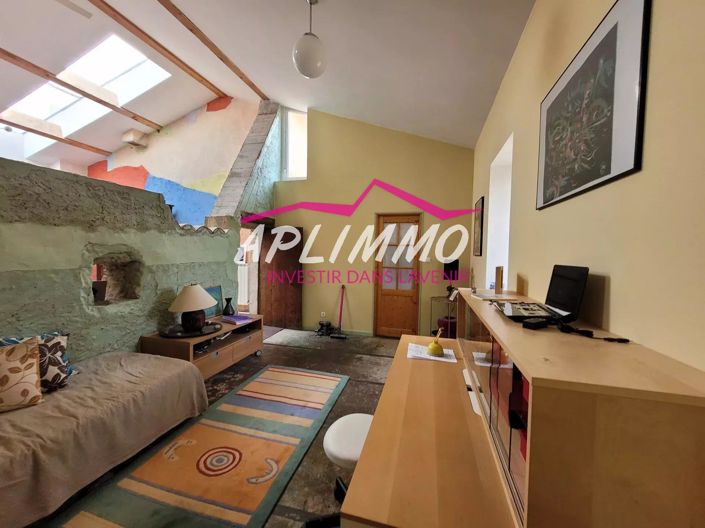 Image No.7-9 Bed House for sale