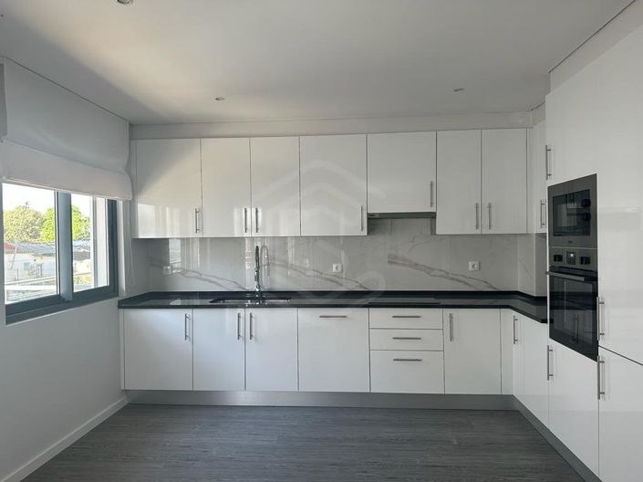 Image No.10-3 Bed Apartment for sale