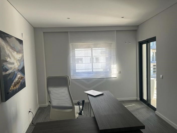Image No.24-3 Bed Apartment for sale