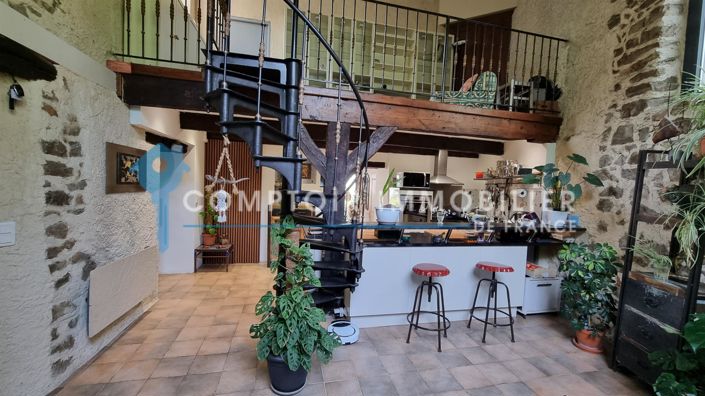 Image No.1-5 Bed House for sale