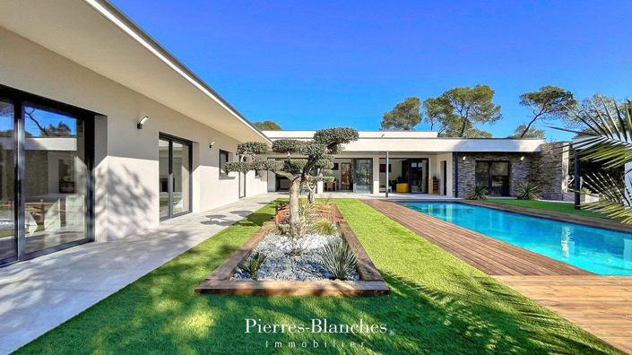 Image No.1-4 Bed Property for sale