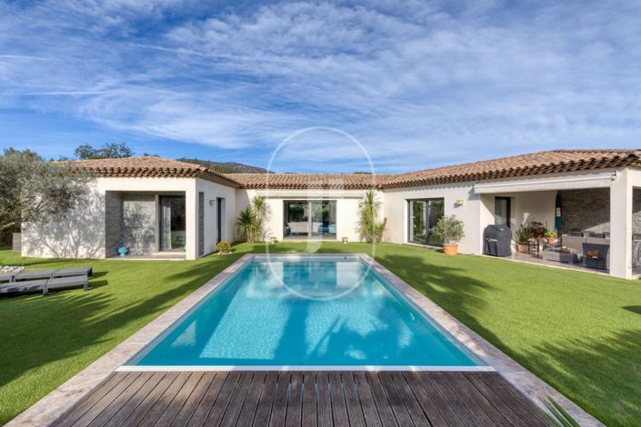 Image No.1-4 Bed House for sale