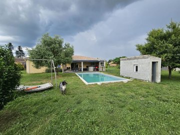 1 - Le Puy, House