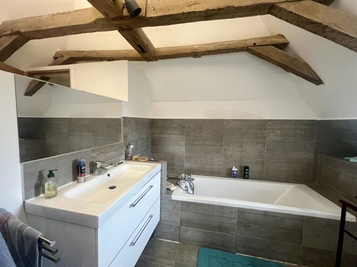 Image No.8-5 Bed House for sale