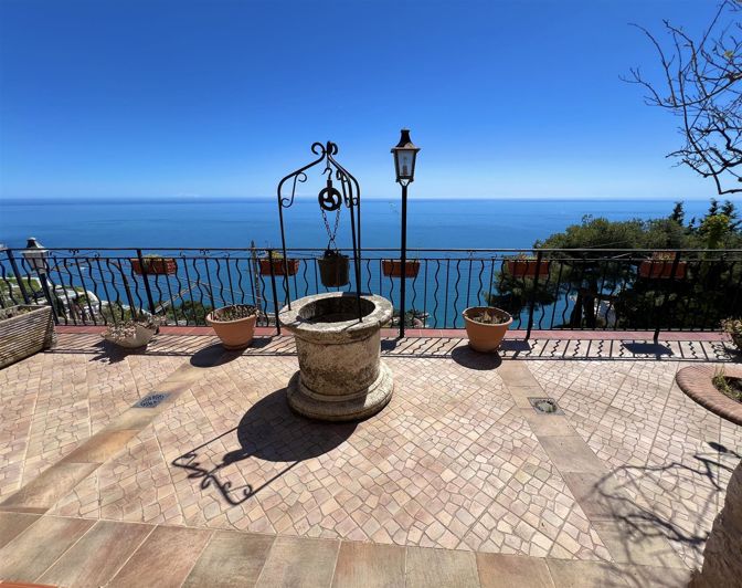 Image No.3-4 Bed House for sale