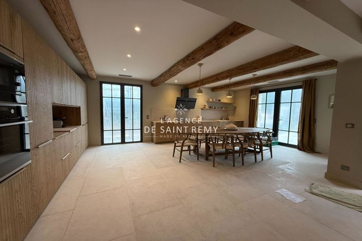 Image No.1-4 Bed House for sale