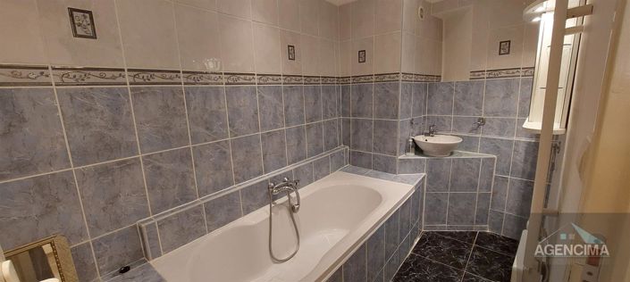 Image No.9-3 Bed House for sale