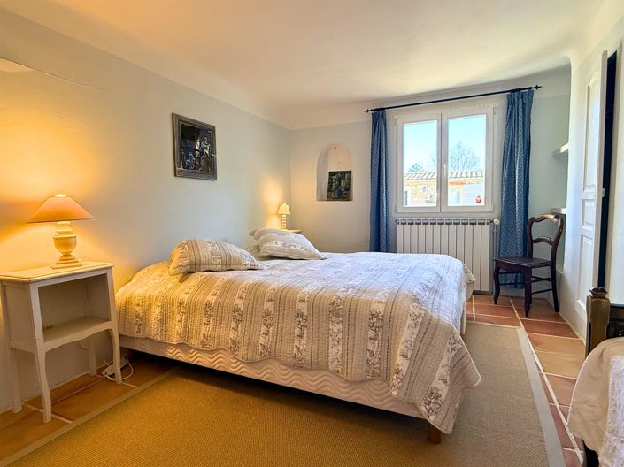 Image No.11-6 Bed House for sale