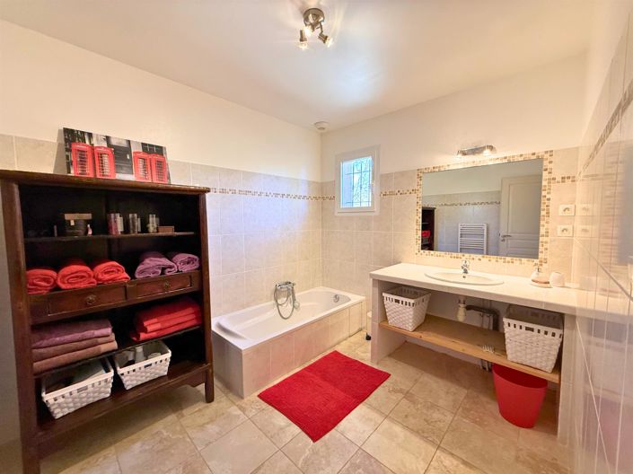 Image No.21-5 Bed House for sale