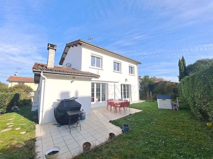 Image No.1-4 Bed House for sale
