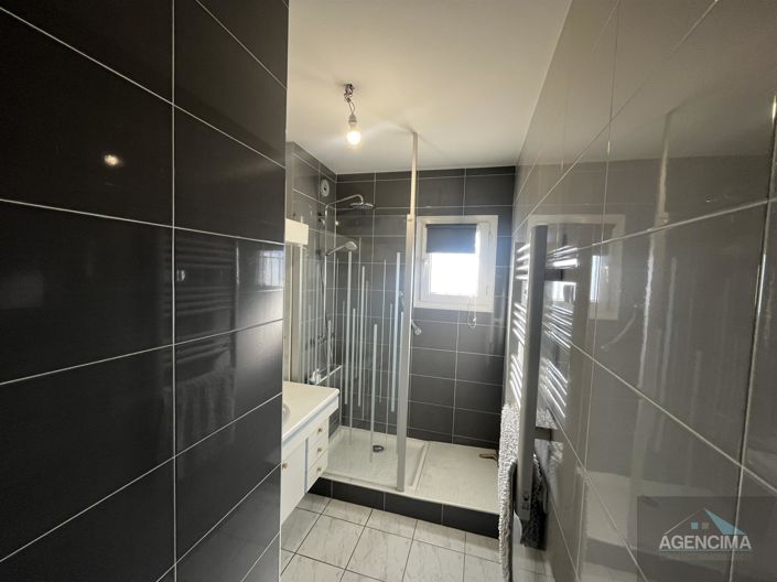 Image No.8-3 Bed Apartment for sale