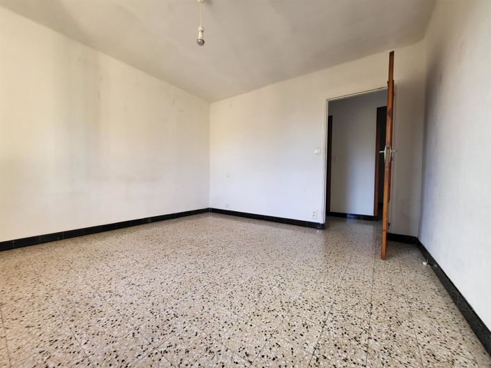 Image No.17-5 Bed House for sale