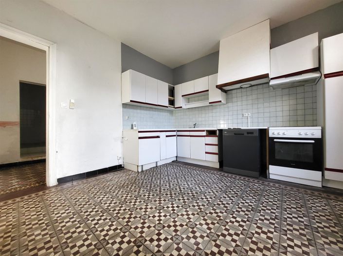 Image No.8-5 Bed House for sale