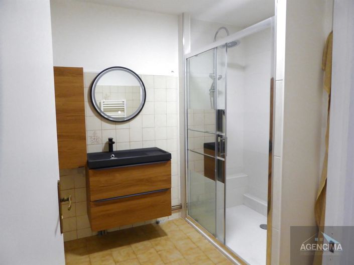 Image No.8-2 Bed House for sale