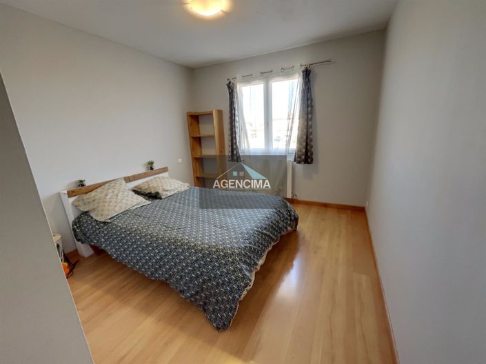 Image No.8-4 Bed House for sale