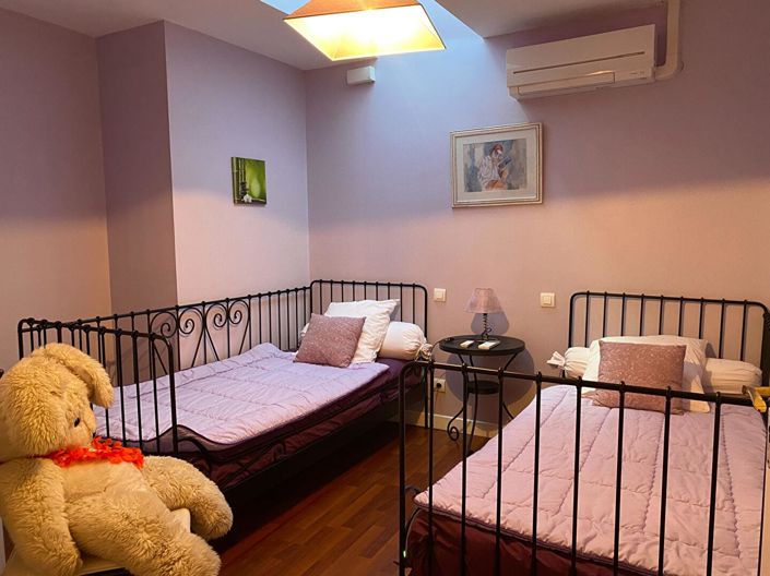 Image No.17-6 Bed House for sale