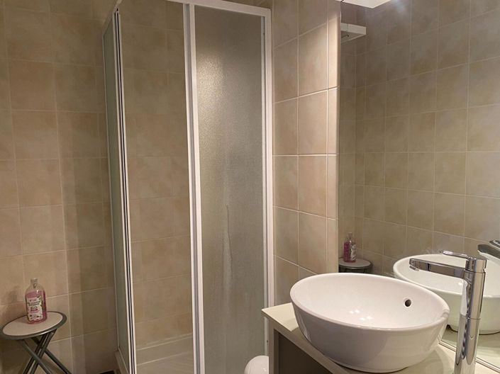 Image No.18-6 Bed House for sale