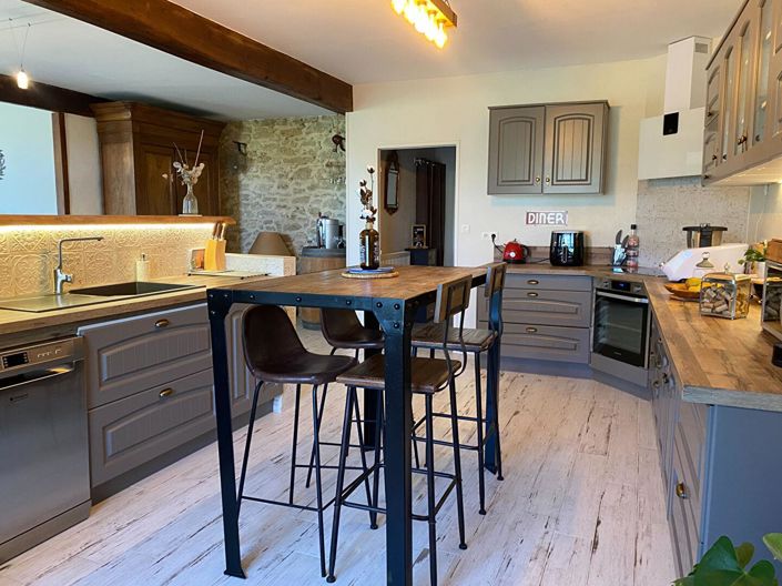 Image No.8-6 Bed House for sale